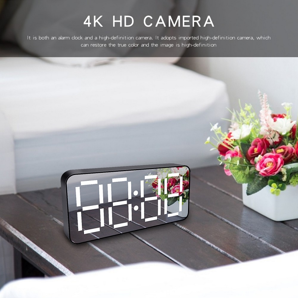 Caméra secrète 4K dans l'horloge